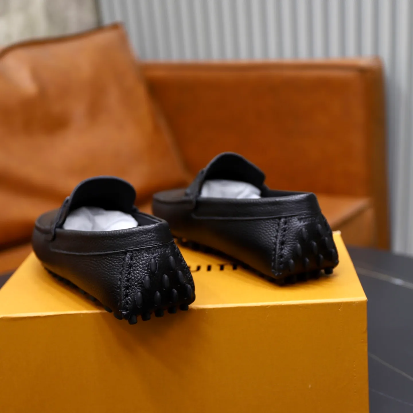 Ex-factory price: 480💰【LV】Louis Vuitton ⚠️High-end men’s driving and pedal series ⚠️38-44 (customized for 45) ⚠️All original cowhide leather! Thick and soft! Made entirely of calfskin lining! The latest non-slip beanie sole! Three-dimensional package technology! Fashionable and classic! Handicrafts! Original high quality! Feel free to compare!
